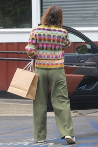 jennifer-garner-shopping-at-jenny-kayne-store-in-brentwood-05-26-2023-1.jpg