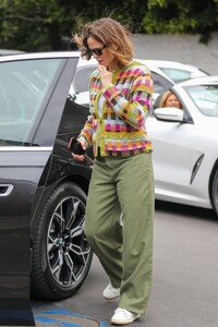 jennifer-garner-shopping-at-jenny-kayne-store-in-brentwood-05-26-2023-2.jpg