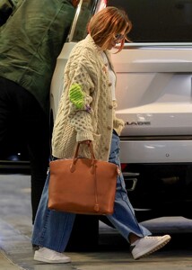 jennifer-lopez-arrives-at-her-office-in-beverly-hills-05-15-2023-4.jpg