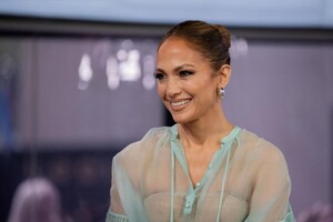 jennifer-lopez-at-today-show-05-03-2023-3.jpg