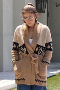 jennifer-lopez-out-and-about-in-west-hollywood-05-27-2023-6.jpg