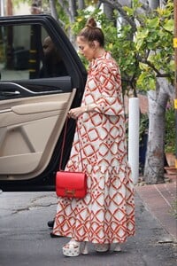 jennifer-lopez-out-for-lunch-in-west-hollywood-06-10-2023-4.jpg