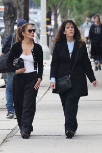 jennifer-lopez-out-shopping-with-a-friend-in-los-angeles-05-28-2023-0.jpg