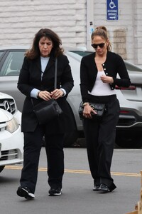 jennifer-lopez-out-shopping-with-a-friend-in-los-angeles-05-28-2023-9.jpg