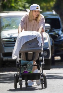 jessica-hart-out-with-her-baby-in-hollywood-08-11-2022-0.jpg