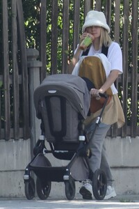 jessica-hart-out-with-her-kids-in-los-angeles-05-06-2022-0.jpg