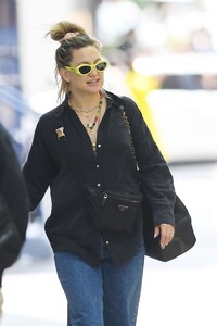 kate-hudson-and-danny-fujikawa-out-in-new-york-05-11-2023-0.jpg