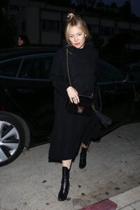 kate-hudson-out-for-dinner-at-giorgio-baldi-in-santa-monica-05-18-2023-4.jpg