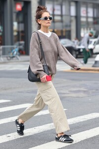 katie-holmes-out-and-about-in-new-york-06-03-2023-0.jpg