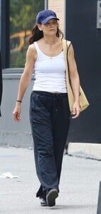katie-holmes-out-and-about-in-new-york-06-17-2023-1.jpg