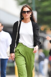 katie-holmes-out-and-about-in-new-york-06-23-2023-0.jpg
