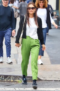 katie-holmes-out-and-about-in-new-york-06-23-2023-3.jpg