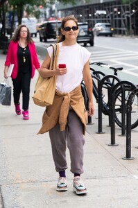 katie-holmes-out-and-about-in-new-york-06-26-2023-0.jpg