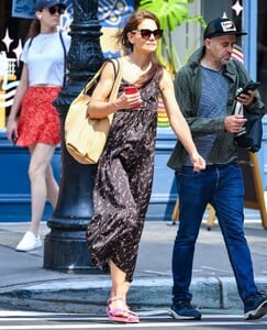 katie-holmes-out-with-a-friend-in-new-york-06-19-2023-0.jpg