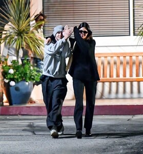 kendall-jenner-justin-bieber-and-jaden-smith-out-for-dinner-in-beverly-hills-06-02-2023-0.jpg