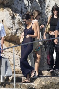 kendall-jenner-out-and-about-in-cannes-05-26-2023-1.jpg