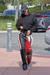 kim-kardashian-arrives-at-her-kid-s-basketball-game-in-thousand-oaks-05-19-2023-1.jpg