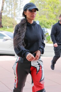 kim-kardashian-arrives-at-her-kid-s-basketball-game-in-thousand-oaks-05-19-2023-4.jpg