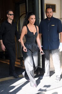 kim-kardashian-leaves-her-hotel-in-new-york-05-16-2023-6.jpg