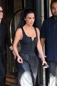 kim-kardashian-leaves-her-hotel-in-new-york-05-16-2023-9.jpg
