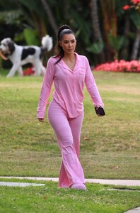 kim-kardashian-out-for-a-barbie-themed-pajama-birthday-party-in-beverly-hills-06-14-2023-2.jpg