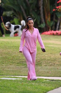 kim-kardashian-out-for-a-barbie-themed-pajama-birthday-party-in-beverly-hills-06-14-2023-3.jpg