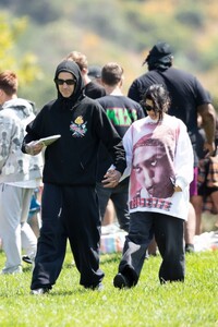 kourtney-kardashian-and-travis-barker-at-a-memorial-service-for-travis-best-friend-in-calabasas-06-05-2023-4.jpg