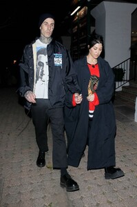 kourtney-kardashian-and-travis-barker-leaves-taverna-tony-in-malibu-06-02-2023-4.jpg