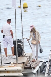 lady-victoria-hervey-leaves-hotel-eden-roc-in-cap-d-antibes-05-28-2023-6.jpg