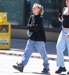 leni-klum-out-and-about-in-new-york-05-26-2023-2.jpg