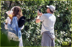 leonardo-dicaprio-no-hat-boboli-gardens-tobey-maguire-more-pics-10.jpg