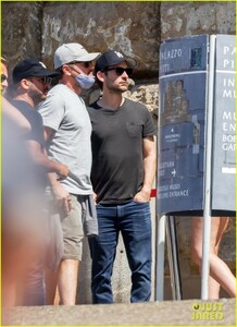 leonardo-dicaprio-no-hat-boboli-gardens-tobey-maguire-more-pics-12.jpg