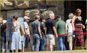 leonardo-dicaprio-no-hat-boboli-gardens-tobey-maguire-more-pics-17.jpg