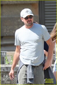 leonardo-dicaprio-no-hat-boboli-gardens-tobey-maguire-more-pics-24.jpg