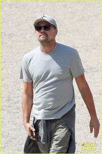 leonardo-dicaprio-no-hat-boboli-gardens-tobey-maguire-more-pics-25.jpg