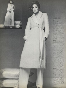 lingerie_06.thumb.jpg.e1ea325eed351379b3a10442c7057ea9.jpg