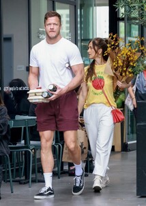 minka-kelly-and-dan-reynolds-shopping-at-erewhon-in-los-angeles-06-12-2023-0.jpg