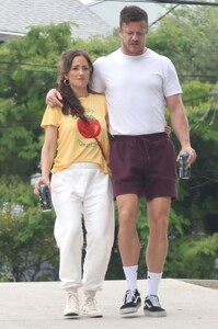 minka-kelly-and-dan-reynolds-shopping-at-erewhon-in-los-angeles-06-12-2023-2.jpg