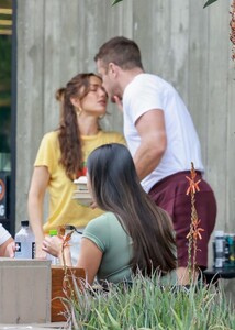 minka-kelly-and-dan-reynolds-shopping-at-erewhon-in-los-angeles-06-12-2023-5.jpg