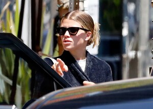 nicole-and-sofia-richie-out-for-lunch-with-their-husbands-in-brentwood-05-18-2023-2.jpg