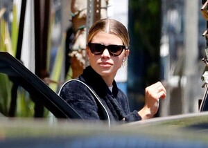 nicole-and-sofia-richie-out-for-lunch-with-their-husbands-in-brentwood-05-18-2023-4.jpg
