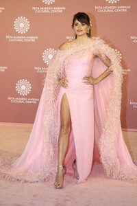 penelope-cruz-at-inauguration-of-nita-mukesh-ambani-cultural-centre-in-mumbai-04-01-2023-0.jpg