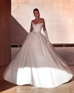 pronovias_350875127_565732378965102_5085059534086238810_n.jpg