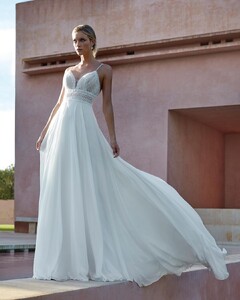 pronovias_351412538_268827349036801_6360482542857412768_n.jpg