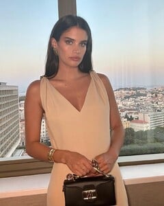 sarasampaio_356619242_6287391424687728_6066289984542157175_n.jpg