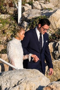 sofia-richie-and-elliot-grainge-arrives-at-hotel-du-cap-eden-roc-in-antibes-04-21-2023-2.jpg