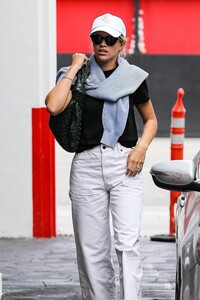 sofia-richie-out-for-lunch-at-e-baldi-in-beverly-hills-05-26-2023-0.thumb.jpg.9aef20e095a871ee542cc2c1044c81a6.jpg