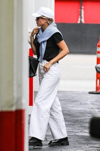 sofia-richie-out-for-lunch-at-e-baldi-in-beverly-hills-05-26-2023-4.thumb.jpg.53ba217213d95330e2bcbd0b56753e91.jpg