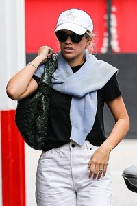 sofia-richie-out-for-lunch-at-e-baldi-in-beverly-hills-05-26-2023-6.thumb.jpg.ba16c595c2e1920a02e470869785147a.jpg