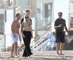 tori-spelling-at-a-beach-in-malibu-09-06-2022-4.jpg